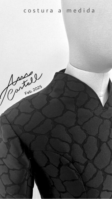 Diseñado para esculpir la silueta con elegancia y carácter. 

Este encargo a medida nace del deseo de crear algo único, atemporal y lleno de intención. 

En nuestro atelier de Castellón, cada prenda es una obra pensada para brillar en los momentos más especiales. 

Happy Cloud - by Ana Castell - Calle Gobernador 34 

#costuraamedida #confeccionamedida #ExclusividadHechaAMedida #modaespaña #modista