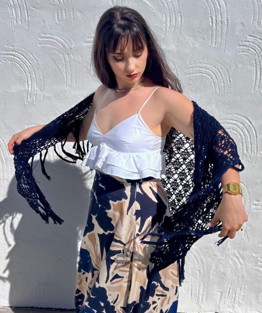 Descubre nuestros nuevos chales de crochet hechos a mano

Presentamos una pieza fluida, ligera y elegante, tejida en azul marino profundo.
Transforma cualquier look de invitada sin necesidad de comprar un vestido nuevo.

Flecos artesanales, caída preciosa y diseño atemporal.
Ideal para bodas, comuniones y cenas especiales.
Se puede personalizar en otros colores.
Edición limitada.

Disponible en www.happycloudshop.com
Hecho bajo demanda.
Recogida gratuita en tienda (Castellón de la Plana).
envío gratis a toda España

#modaartesanal #chalexclusivo #hechoamano #edicionlimitada #invitadaperfecta #bodas2025 #lookinvitada #modaespañola #hechoenespaña #invitadaboda #modamujer #accesoriosmoda #estiloBoho #chalartesanal #modaslow #comunion2025 #ropaúnica #castellóndelaplana