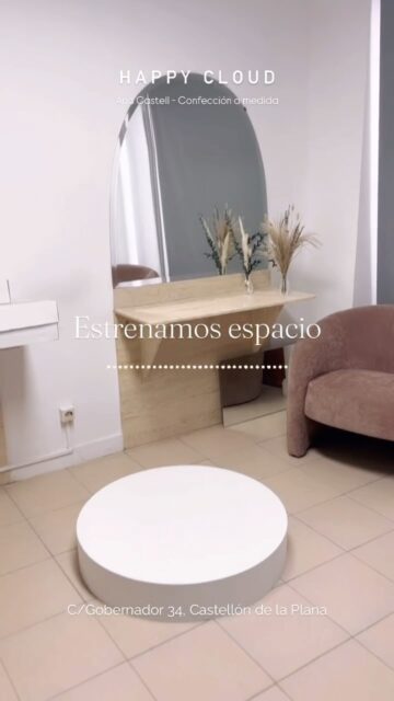 Hemos preparado este espacio con calma, pensando en ti.
Un lugar íntimo donde empieza la experiencia Happy Cloud: nos sentamos, hablamos de tu evento, vemos juntas el diseño, el tejido, los detalles.
Aquí tomamos medidas, ajustamos ideas y damos forma a un vestido que será solo tuyo.

Te esperamos en nuestro atelier de confección a medida en Castellón.
Calle Gobernador 34 – con cita previa.
Vestidos para novias, invitadas, graduaciones y momentos únicos.

#HappyCloud
#AtelierCastellón
#VestidosAMedida
#NoviasCastellón
#InvitadasPerfectas
#VestidoDeNovia
#ModaArtesanal
#ConfecciónAMedida
#ExperienciaDeLujo
#AltaCostura
#TallerDeCostura
#SlowFashionSpain
#NoviasConEstilo
#GraduacionesConEstilo
#EventosEspeciales
#CastellónDeLaPlana
#HechoEnCastellón